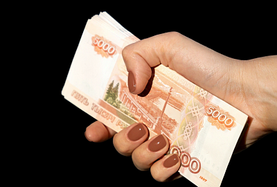 Курс на наличные: мошенники переключаются на бумажные деньги